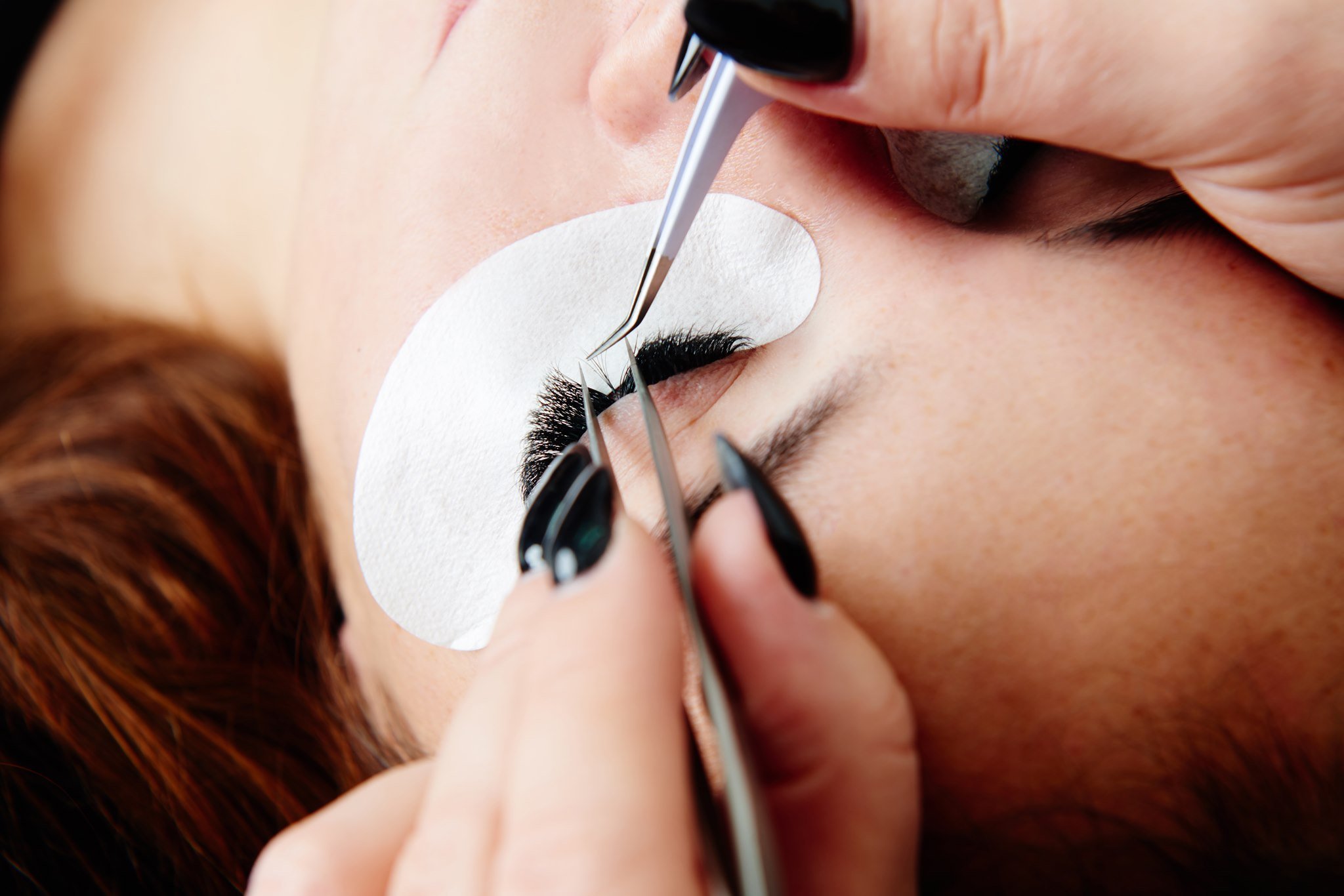 Zabieg przedłużania rzęs z pęsetą Noble Lashes Zabieg przedłużania rzęs Noble Lashes
