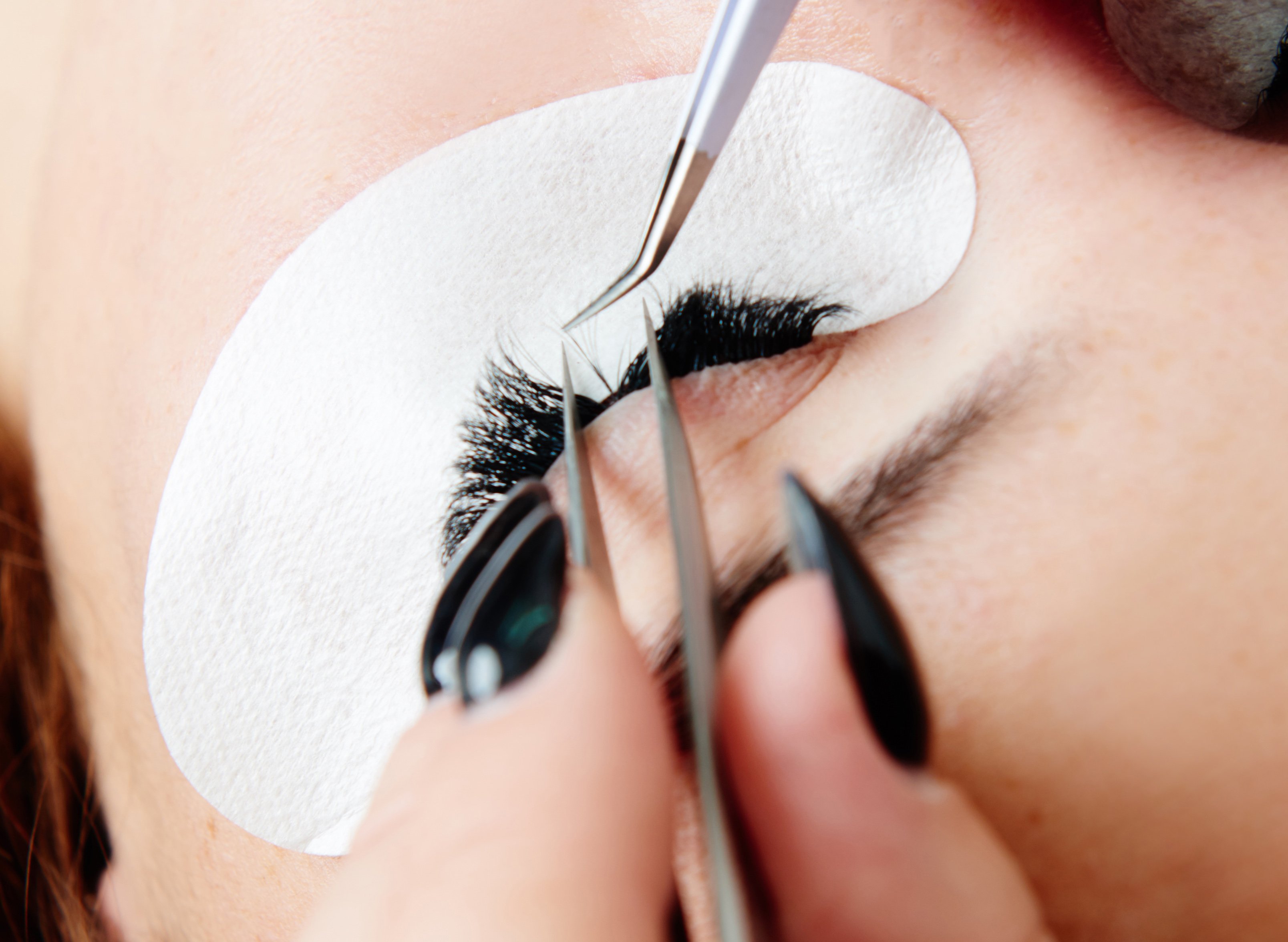 Problem wypadania rzęs w kącikach Noble Lashes