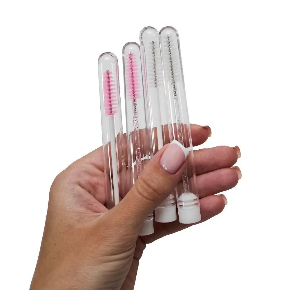 Szczoteczka do rzęs w ochronnej tubie