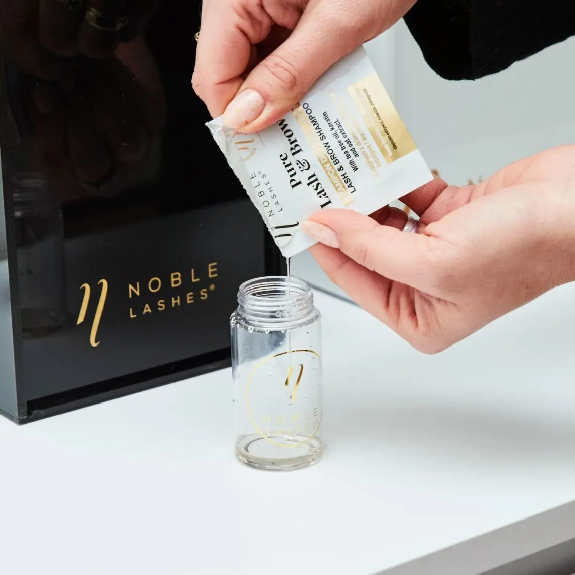 Pojemnik pianotwórczy Noble Lashes