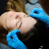 Nić barwiąca do łuków brwiowych