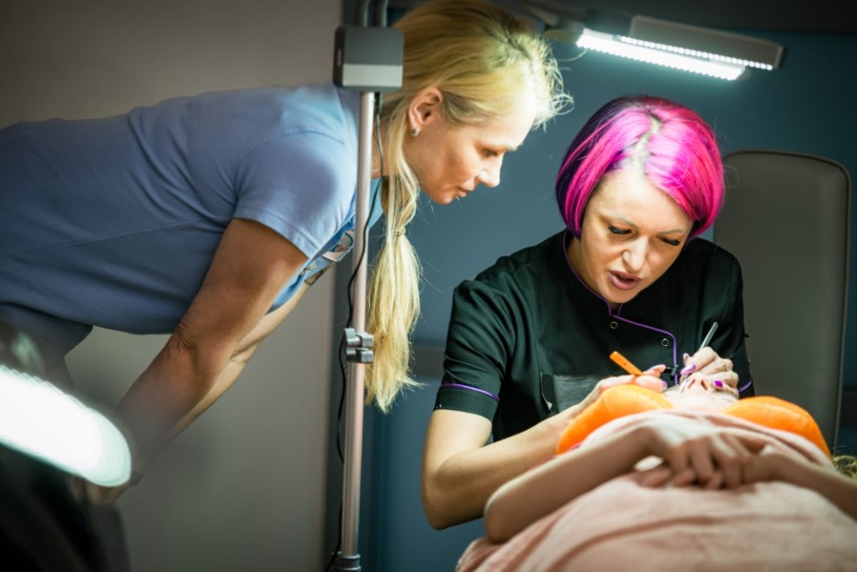 Zabieg przedłużania rzęs w Celebrity Salon