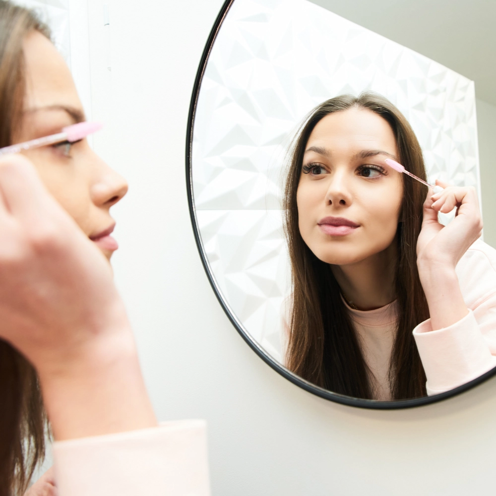 klientka po przedłużaniu rzęs 