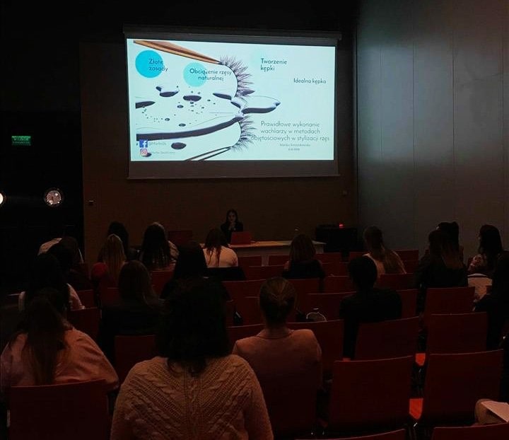 Konferencja Amber Eyes Noble Lashes