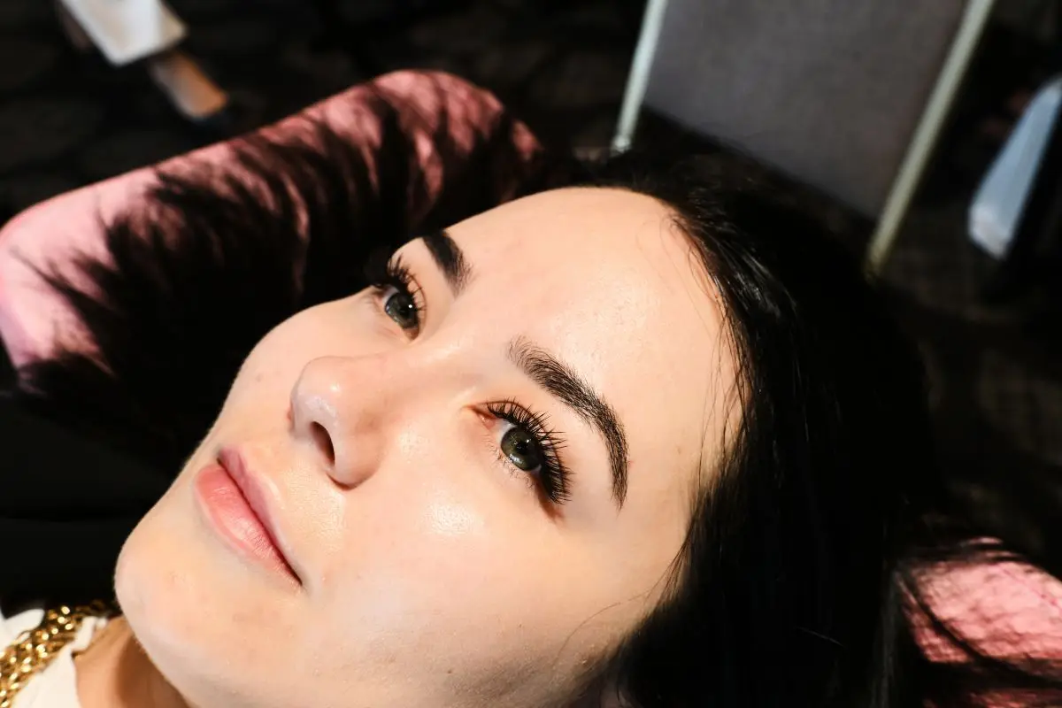 Efekty przedłużania rzęs metodą UV Noble Lashes