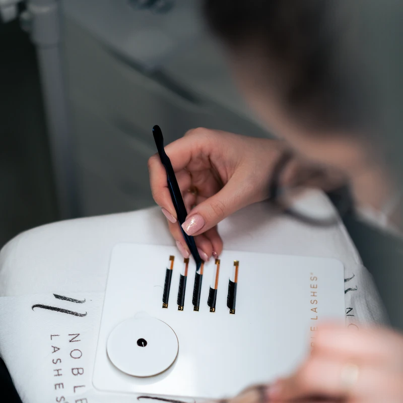 Praca stylistki rzęs 