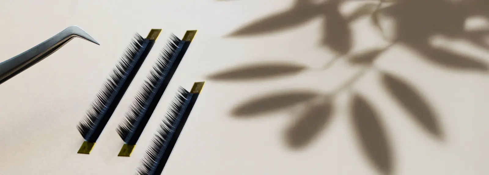 Hybrydowe przedłużanie rzęs - wszystko co musisz wiedzieć o metodach mieszanych