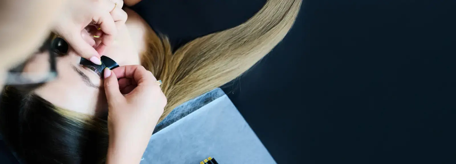 Efekt Kim - Jak stworzyć kultowy efekt na rzęsach krok po kroku?