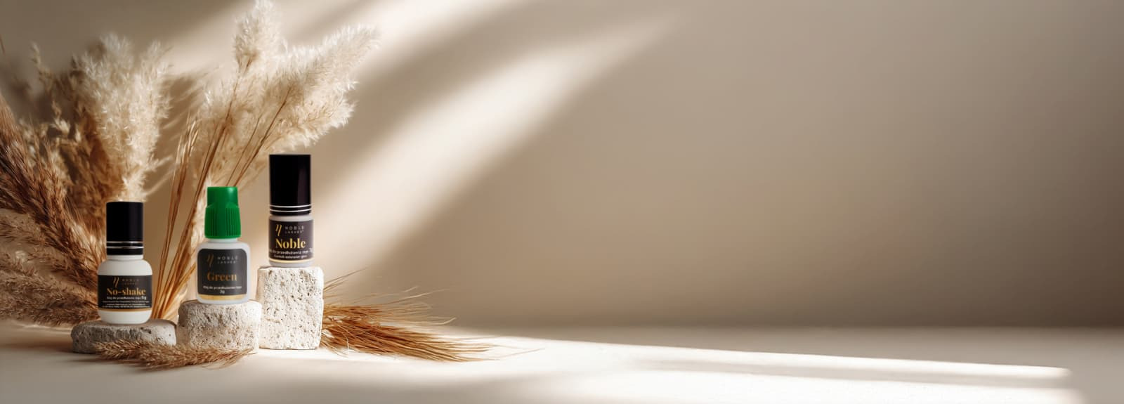 Top 3 kleje do rzęs, kt&oacute;re odmienią Twoją pracę!