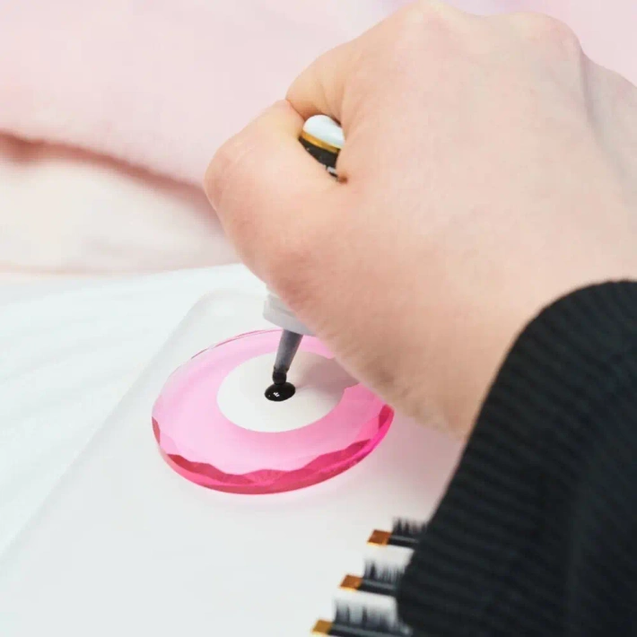 Podstawka kryształowa do kleju do rzęs